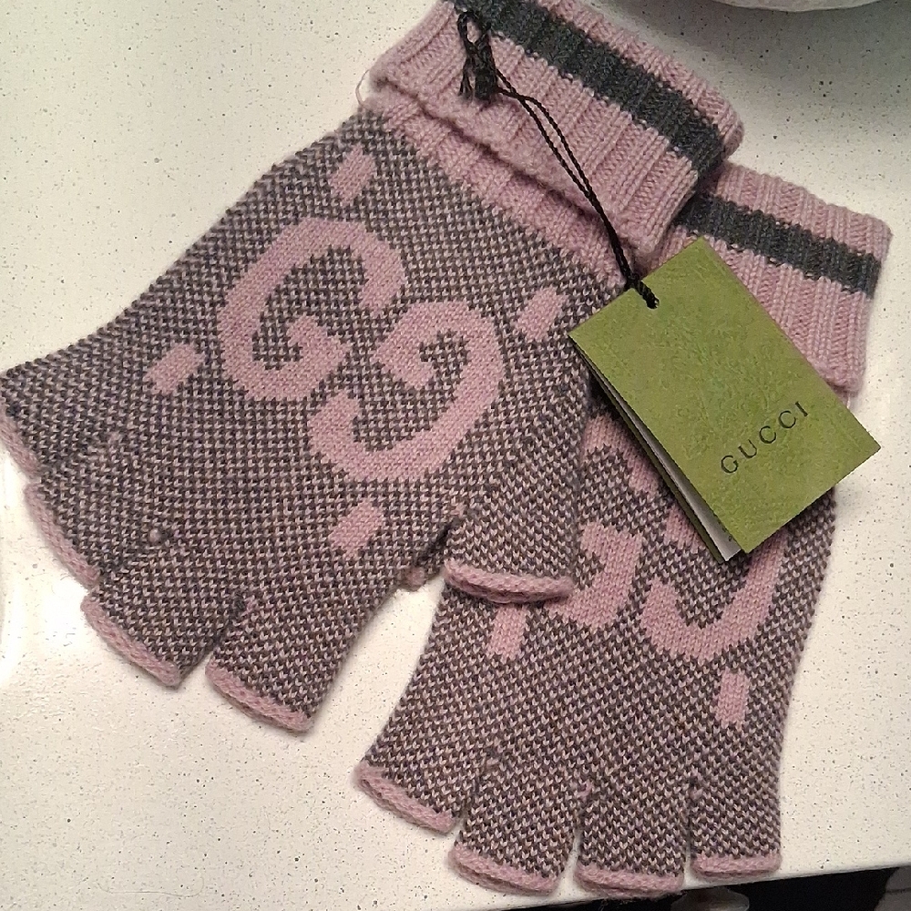 Gucci Pink and Gray Knit Fingerless Gloves